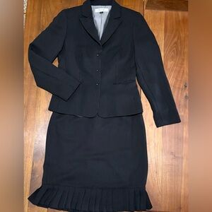 Tahari Black Pinstripe Blazer and Skirt Set size 6